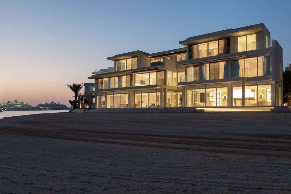 Private Beach Villa Dubai & Beachfront Townhouse Living: A Complete Guide